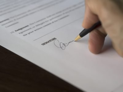 Why Should You Hire A Lawyer To Draft Commercial Contract