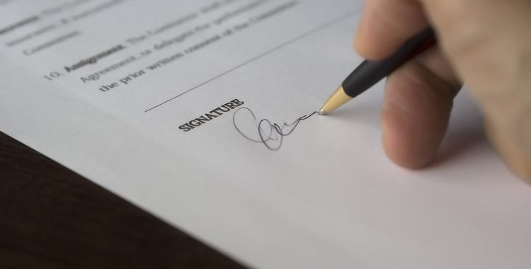 Why Should You Hire A Lawyer To Draft Commercial Contract